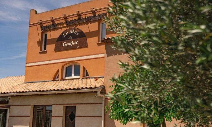 Lezignan-Corbieres Hotel | Le Mas De Gaujac