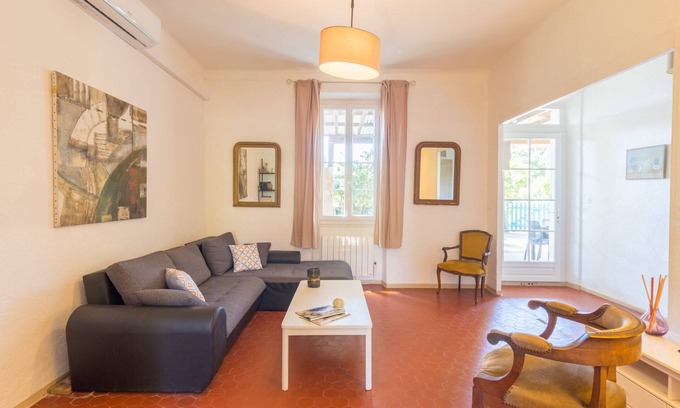 Giens House | Le Mas, Provencal house between sea and vineyards