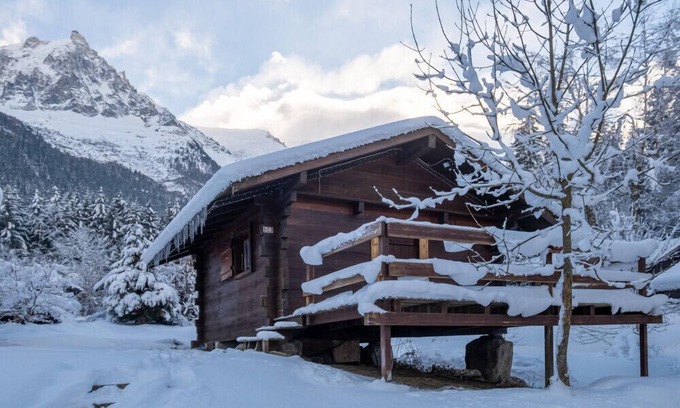 Chamonix-Mont-Blanc Ski Chalet | Le Mazot - mezzanine with nice view