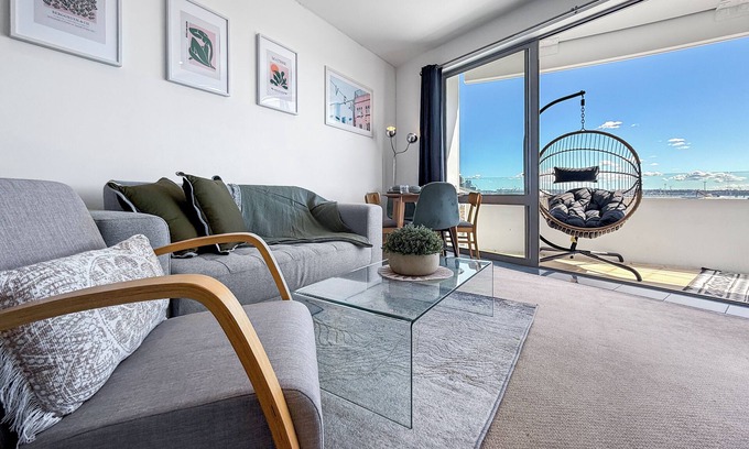 Parnell Apartment | Le Mirage | Stylish Apt inc. Pools, Sauna & more!