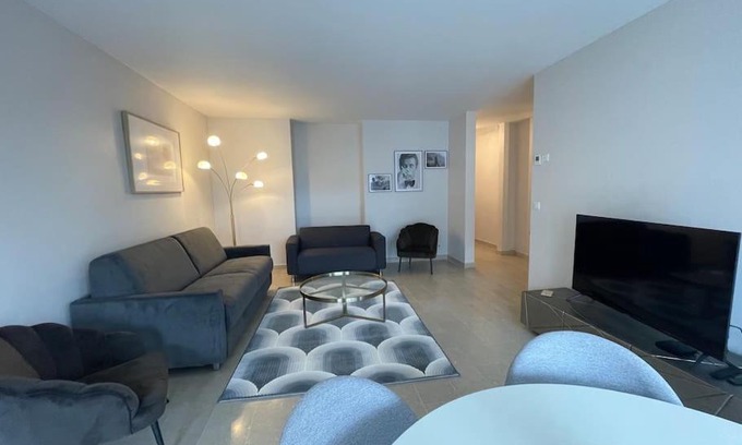 Annecy Apartment | Le Mont-Veyrier, parking et vue