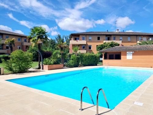 Montauban Apartment | Le Montauriol - Logement avec terrasse - Piscine -Tennis - Place de parking privée