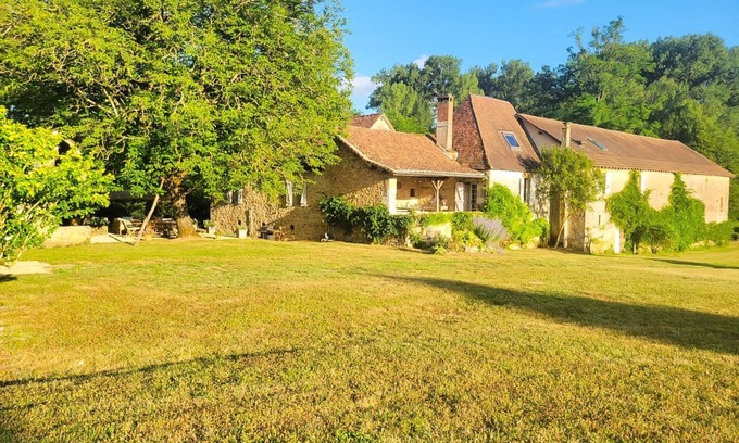 Tourtoirac Villa | Le Moulin Charmant - Six Bedroom Villa, Sleeps 14