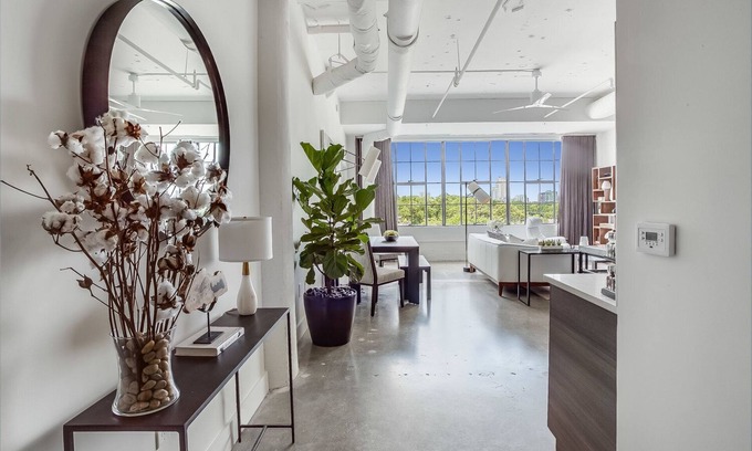 Poncey-Highland Apartment | Le Noir Et Blanc by Atlanta Luxury Rentals