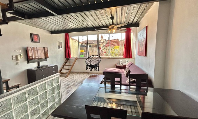 Quartier du Panier Apartment | Le Panier- Superb duplex with sea view, terrace and spa bath near Vieux-Port