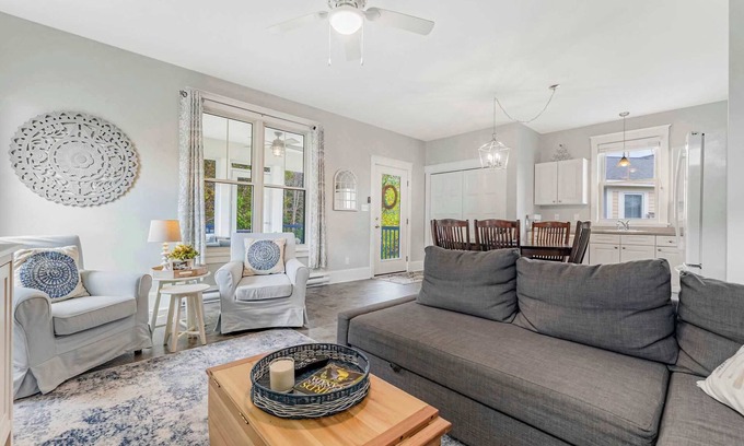 Cherry Valley House | Le Papillon - 77 Butternut