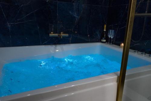 Beauvais Apartment | Le Passion Room - Love Room - Jacuzzi