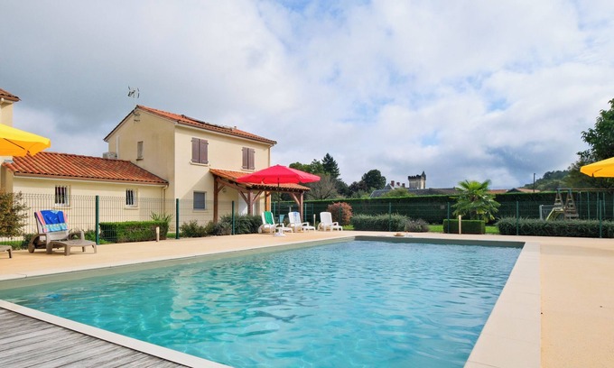 Savignac-les-Eglises House | Le Perchoir – House with Air Conditioning and Shared Pool in Savignac-les-Églises