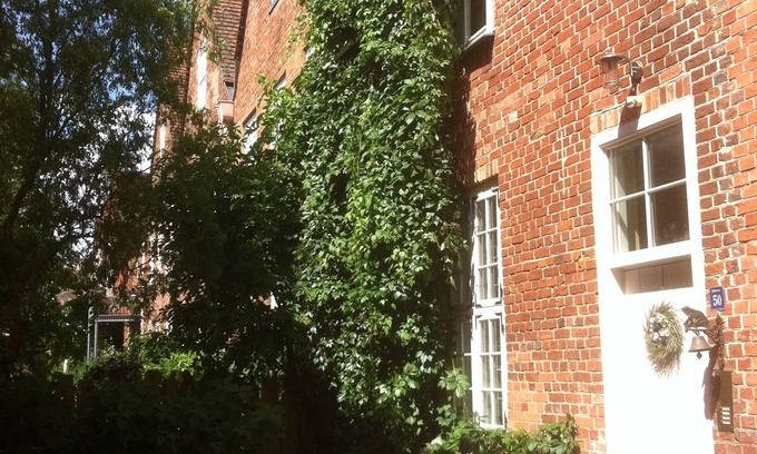 Dutch Quarter Apartment | "le piccolo grande" lovingly decorated apartment in Holländerhaus