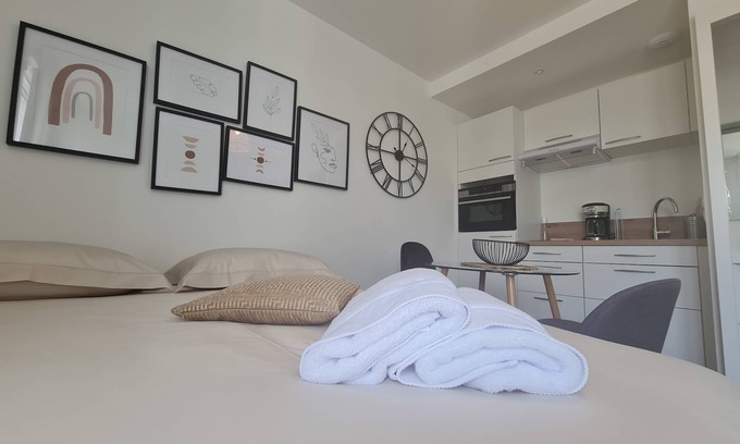 Lorient Apartment | Le Poulorio 9 - Studio - Proche Gare * By Locly *