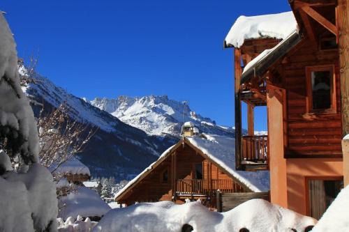 Nevache Ski Chalet | Le Queyrellin hameau des Chazals Nevache Hautes Alpes