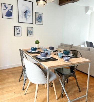 Chinon Apartment | Le Rabelais, superbe appartement en duplex, proche forteresse et monument historique