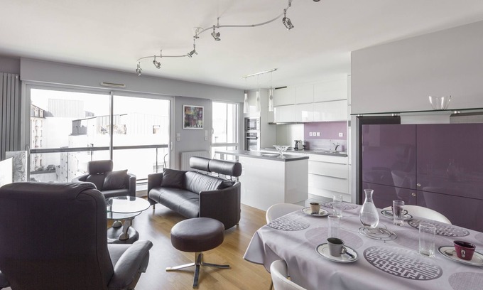Bourg-l'Eveque Apartment | Le Reflet Citytrip au bord de l'eau