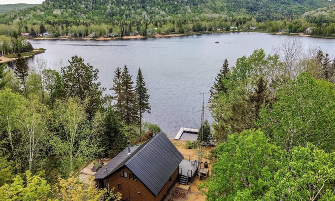 Mandeville Ski Chalet | Le Renard - Chalet Bord de Leau & Plage Privée en Nature