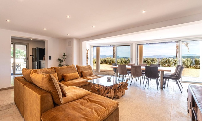 Verghia Apartment | Le Roc - RDC - Splendide Vue Mer