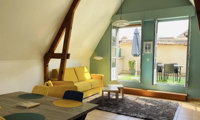 Auxerre Apartment | Le Roelens-Apartment-Luxury-Ensuite-Landmark view