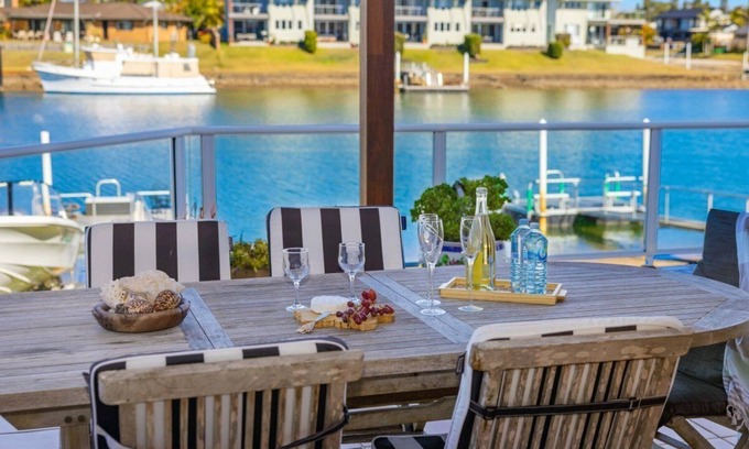 Port Macquarie House | Le Romance - waterfront, private jetty, kayaks, SUP