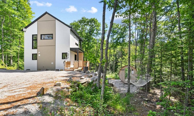 Sainte-Beatrix Ski Chalet | Le Sören - Sauna, Terrace, Fireplace & River
