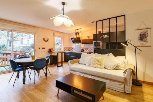 Villejean Apartment | Le Saint Cyr - bel appartement, parking & terrasse
