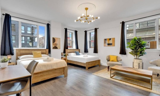 Quartier des Spectacles Hotel | Le Sand & Stone Hôtel