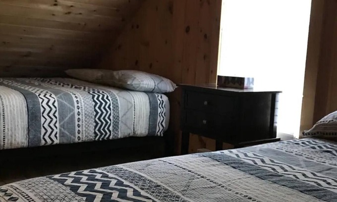 Mauricie Ski Chalet | Le Shack 144 Magnifique Chalet Rustique, Bord de Leau, Avec spa , Lacboucher