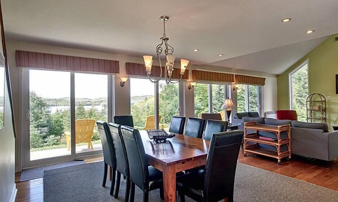 Cheneville Ski Chalet | Le Simonet - Hot Tub and Beach