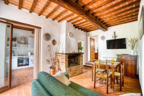 Castiglione del Lago Apartment | Le Spighe - Charming Apt with Communal Pool
