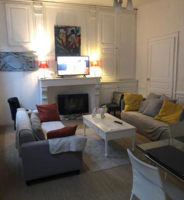 Aurillac Apartment | Le Victor HUGO 1G et sa pizza offerte