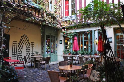 Quartier Vieux Marche-Cathedrale Hotel | Le Vieux Carré