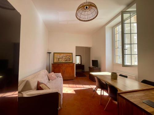 Cannes City Centre Apartment | Le Zeus - Cannes Villa St Henri seafront unique 2bedrooms