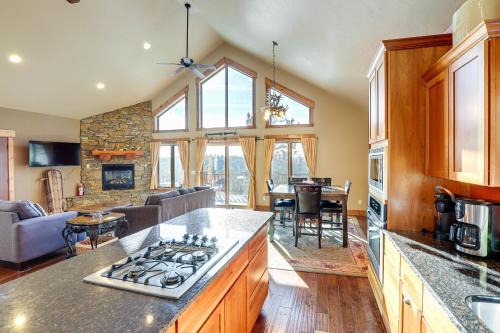 Lead House | Lead Cabin Rental with Private Hot Tub and Game Room!