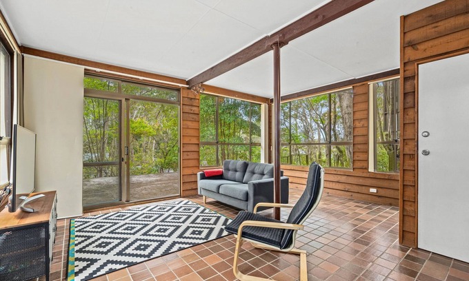 Macmasters Beach House | Leafy Family House, Close to Beach and Surf Club