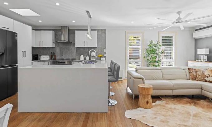Wyoming House | Leafy Family Oasis - Wyoming, NSW