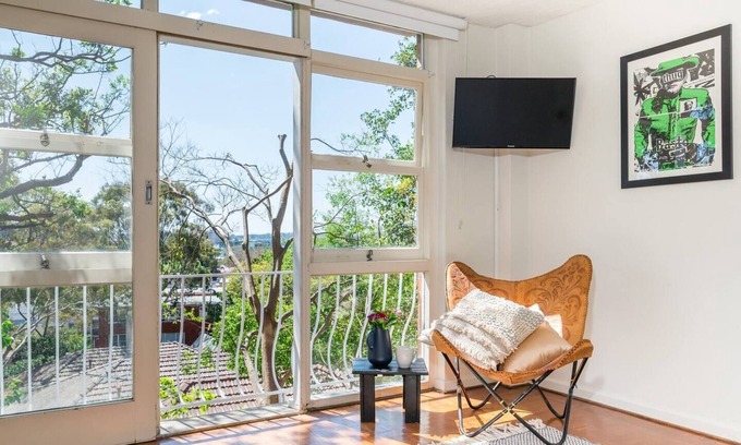 Paddington Apartment | Leafy Paddington Studio with Harbour Views