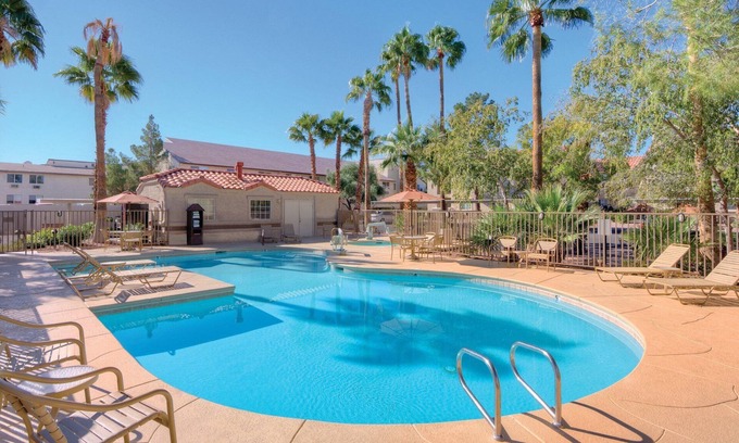 Paradise Resort | Leave your worries at the door!