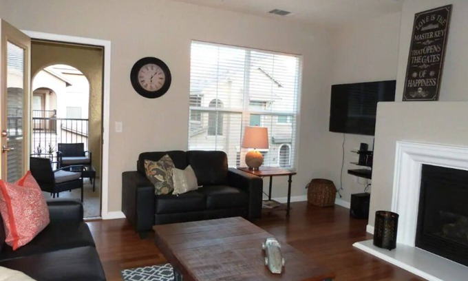 North Natomas House | LeDawn-Next To Airport Downtown Arena Pool SpaGym