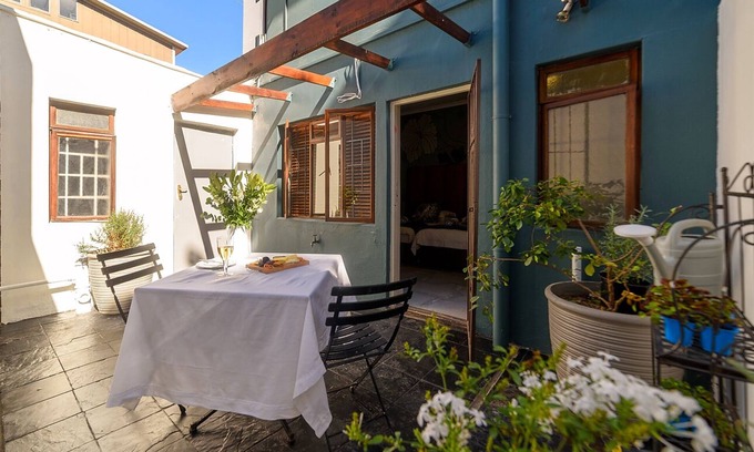 Sea Point House | Leeuwenzee Guest House