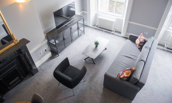 City Centre Dublin Apartment | Leevin Studios
