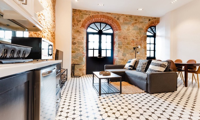Casco Viejo Apartment | Lefevre 2B