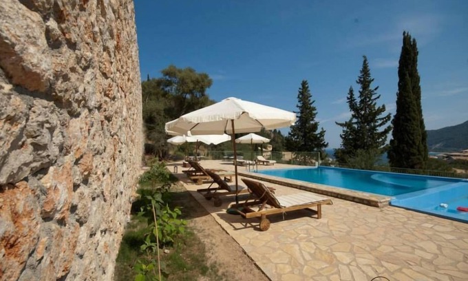 Agios Nikitas Hotel | Lefkas Petra