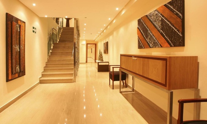 Dos Hermanas Hotel | Leflet Valme