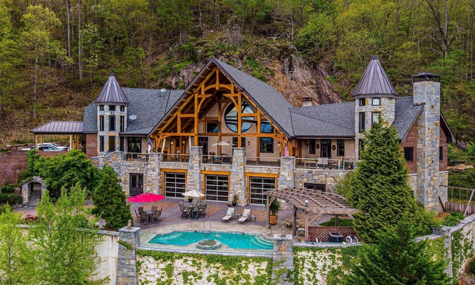 Franklin House | Legacy Lodge | The Ultimate Vacation Rental Including Pool, Hot Tub, and More!