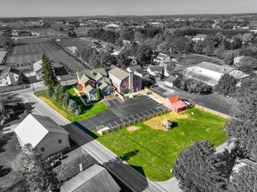Witmer Apartment | Legacy Manor 13 bedrooms Sleeps 26