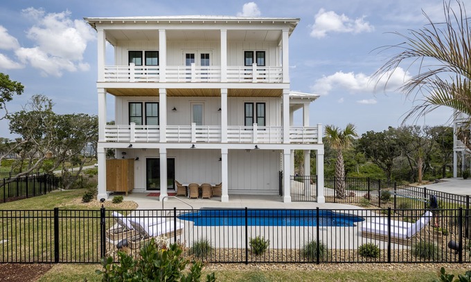 Indian Beach House | Legally Blonde, Almost Oceanfront House in Indian Beach, NC!