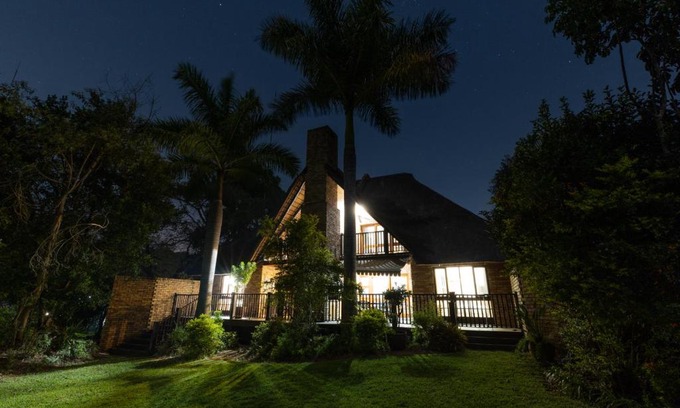 Hazyview Ski Chalet | Legend Safaris 257B - in Kruger Park Lodge