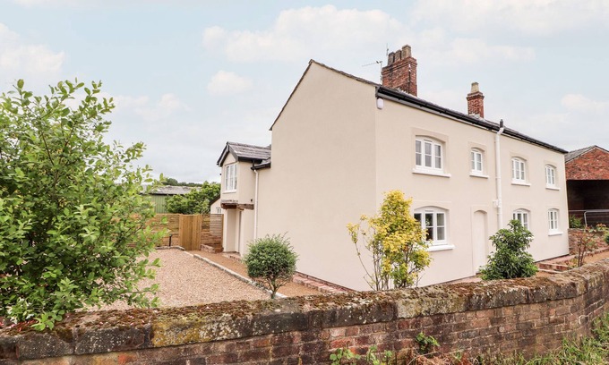 Knutsford Cottage | LEGH OAKS FARM, pet friendly, luxury holiday cottage in Knutsford