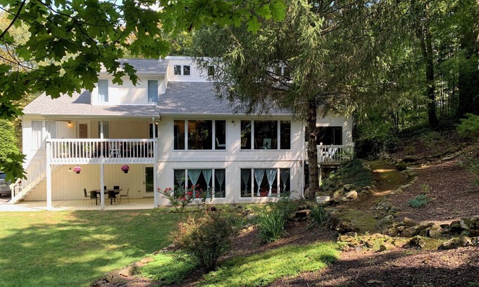 Old Orchard House | Lehigh River Retreat – 5-Bedroom Home w/Bike Trail Access, Fitness Room & A/C