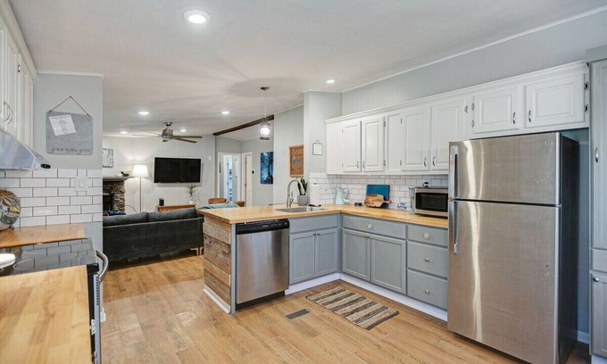 Franklin House | Leipers Fork Southern Retreat Live Music Shopping