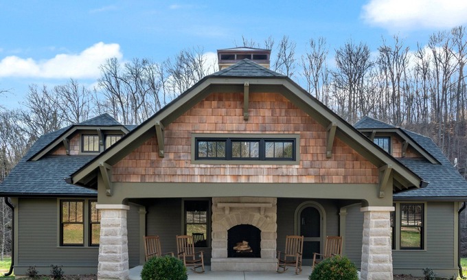 Franklin House | Leiper’s Retreat – Secluded 3 BDR Craftsman Home