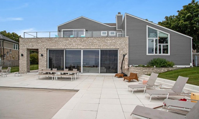 New Buffalo House | Leisure On The Lake